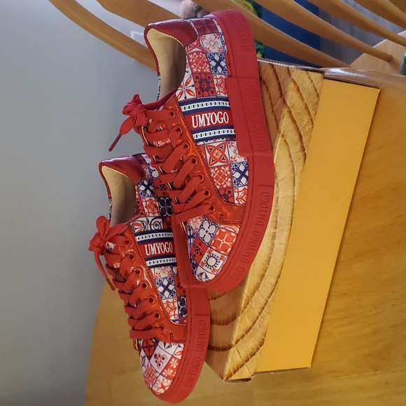 Lattice red sneakers - Picture 4 of 8